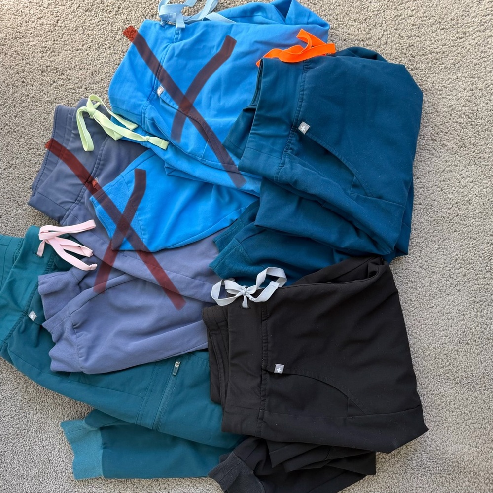 Women’s Figs jogger scrubs size small